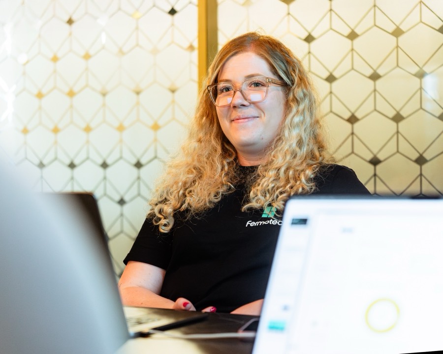Justine, chargée de la planification et du suivi chez Fermotec